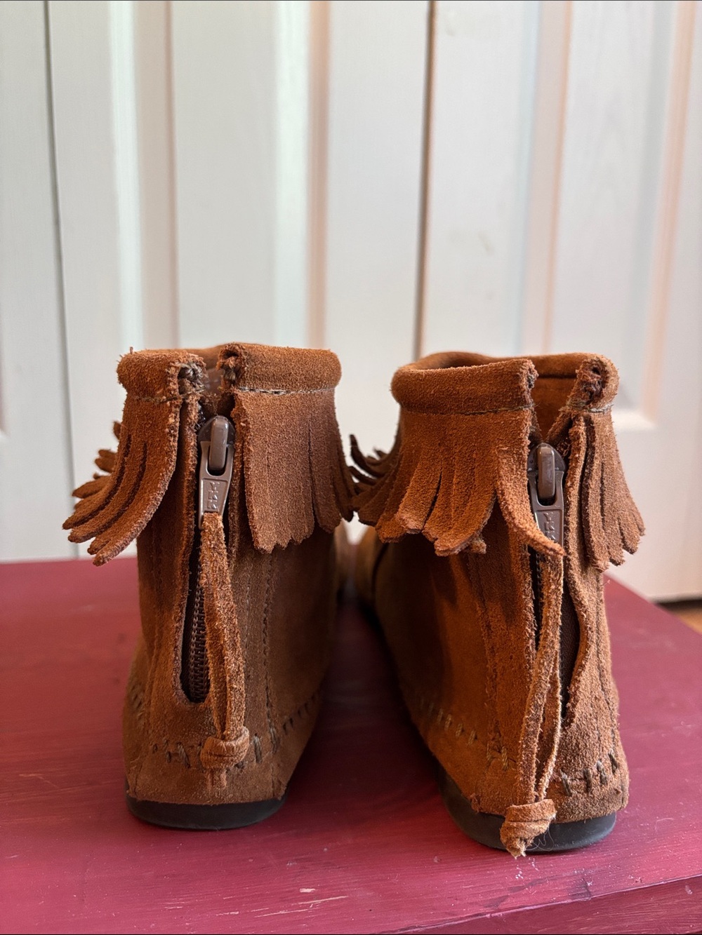 Minnetonka Ankle Fringe Moccasin Boots. Size 8 - Picture 4 of 5